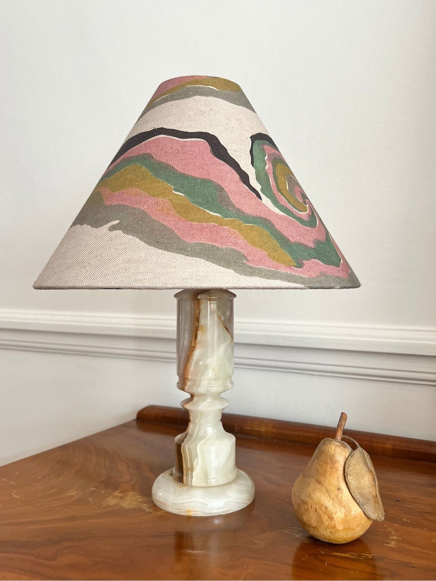 Medium Swirls Lampshade with Agate Base - Lampshade and Stand Set