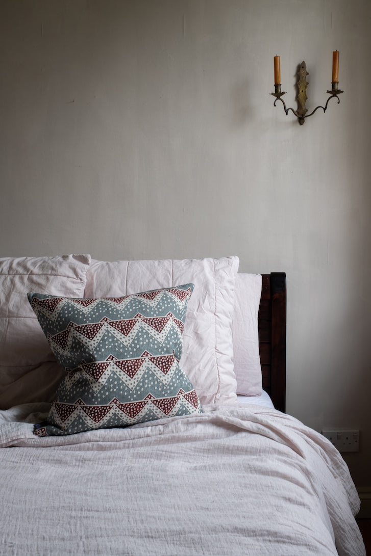 Snow Peaks linen cushion