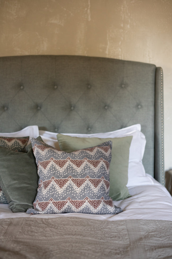 Snow Peaks linen cushion