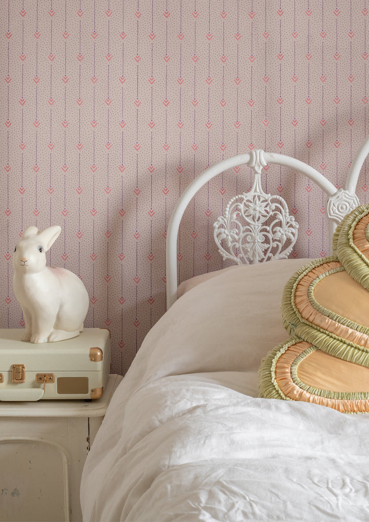 Arrows of Love Wallpaper in Cupid pink - in kids bedroom