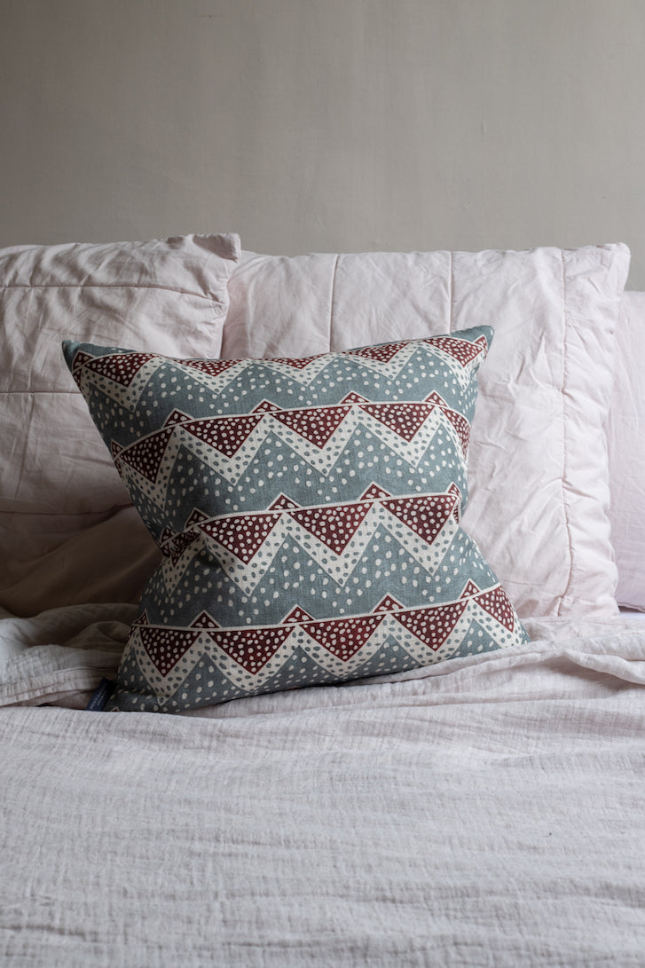 Snow Peaks linen cushion